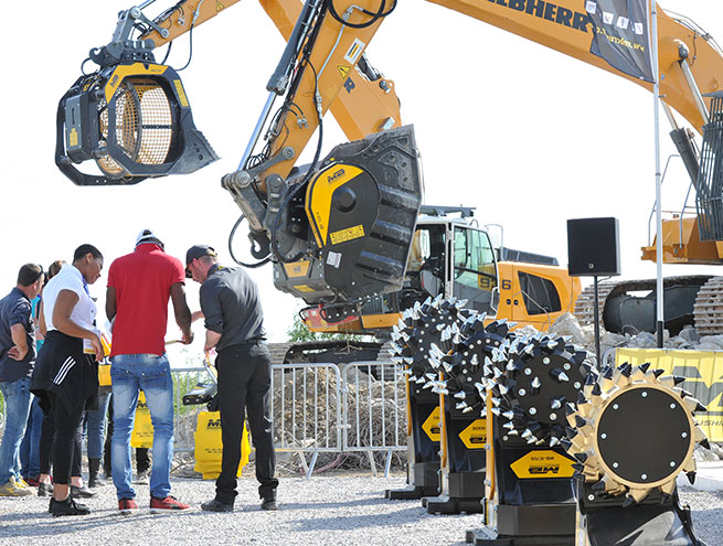 Demolition & earthmoving machines at INTERMAT